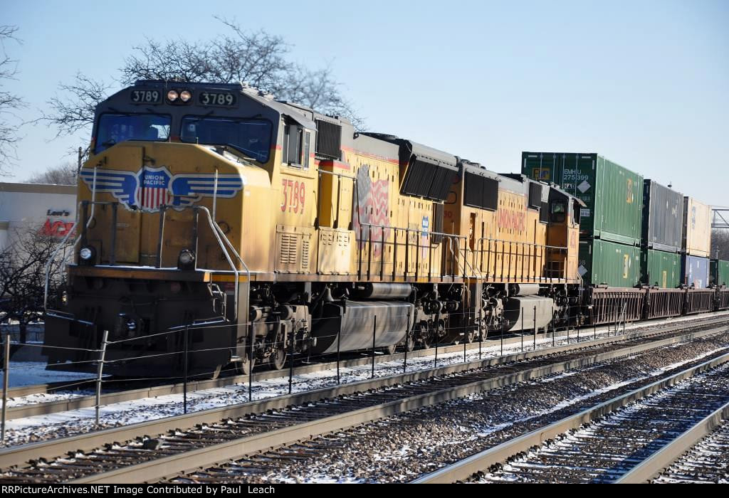 Westbound intermodal just out of Provios